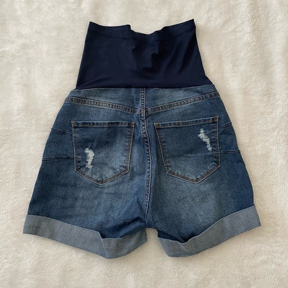 High-Waisted Maternity Distressed Denim Shorts - Picture 2 of 3